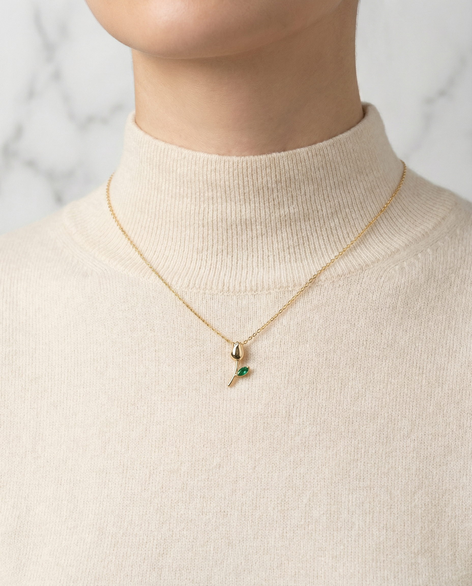 Collar Simple Clásico con Flor